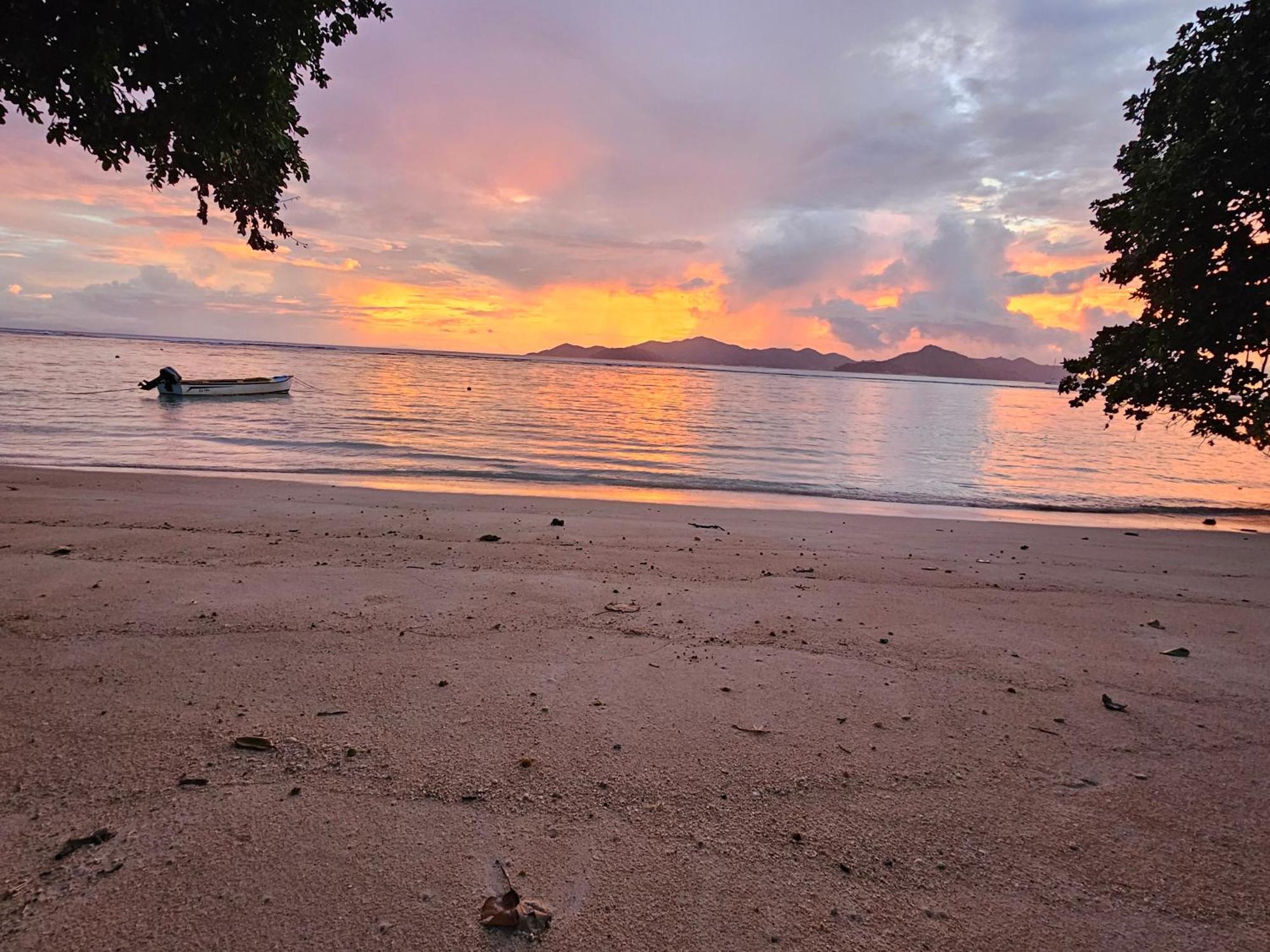 La Digue Luxury Beach & Spa エクステリア 写真